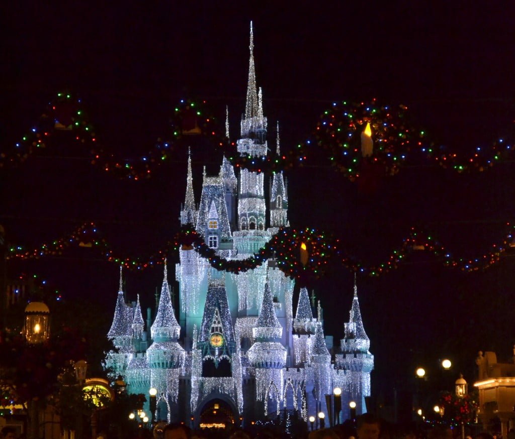 Castelo da Cinderela iluminado para o Reveillon