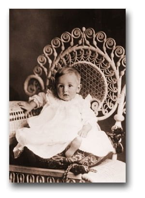 Walt Disney em uma de suas poucas fotos bebê