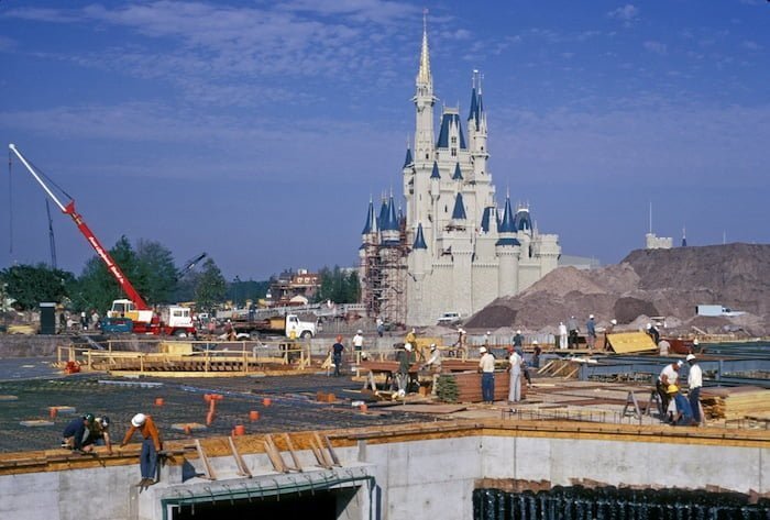Por que a Disney foi construída em Orlando?