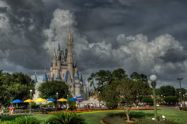 O verão vem aí e as chuvas também; saiba como aproveitar Orlando nessa época
