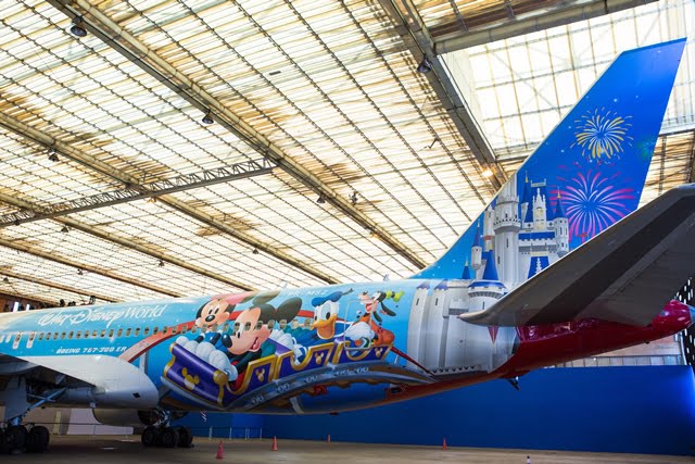 TAM e Walt Disney World lançam aeronave temática com destino a Orlando